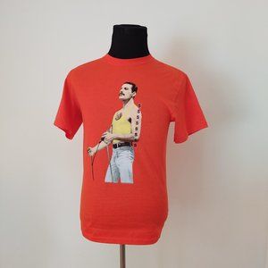 FREDDIE MERCURY OF QUEEN MEN SHORT SLEEVE T-SHIRT - SIZE SMALL